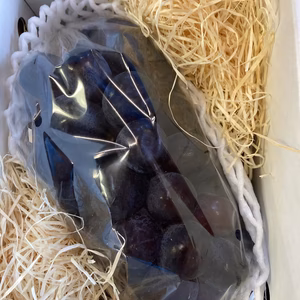 超希少新品種　富士の輝き　600g以上1房入　ちょうど良いサイズ！　シャインの子