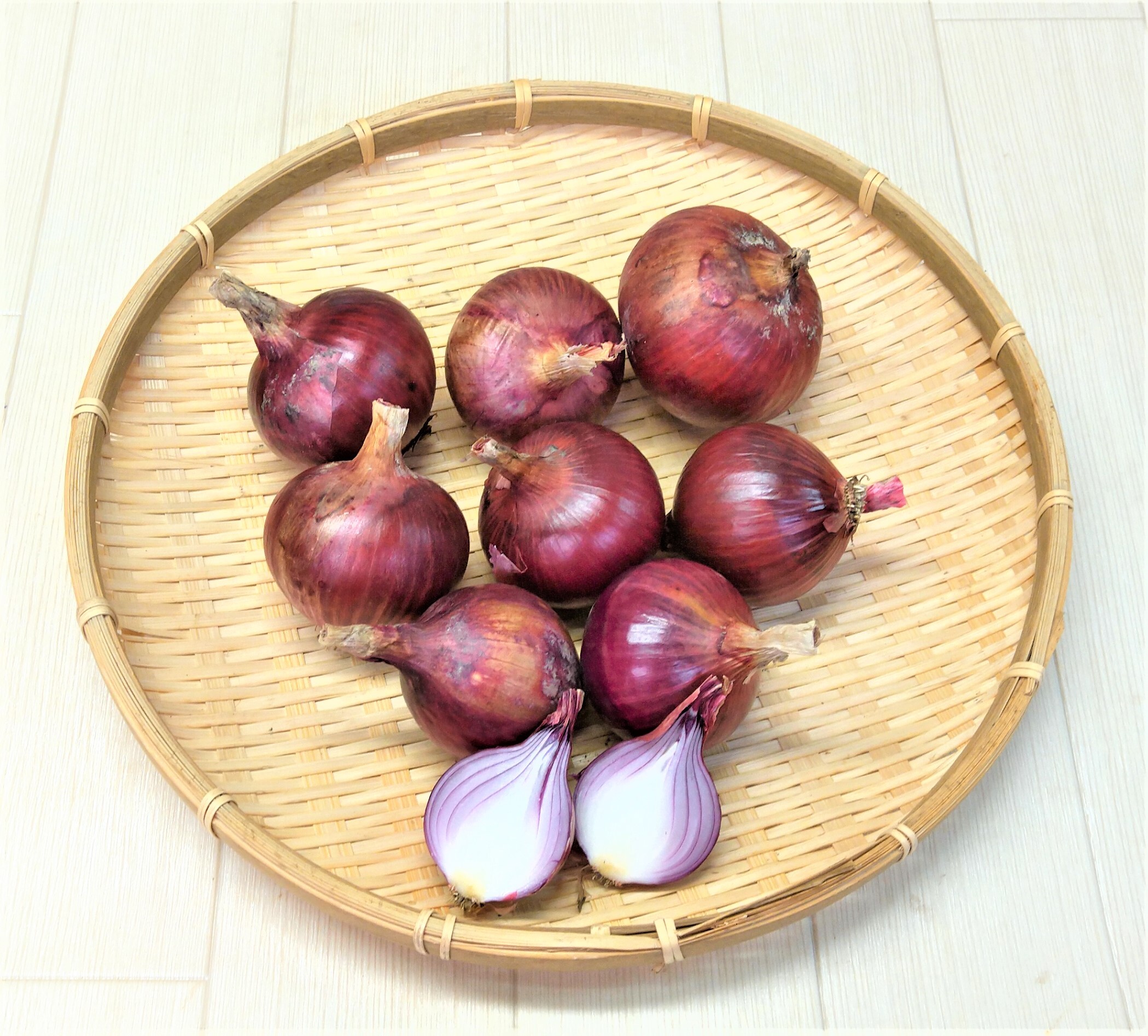 レッドオニオン（赤玉ねぎ）農薬不使用（無農薬）栽培｜野菜の商品詳細｜ポケットマルシェ｜産直(産地直送)通販 - 旬の果物・野菜・魚介をお取り寄せ