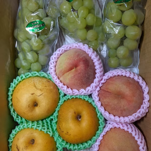 桃と梨とぶどう