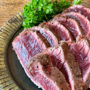 定番！赤身肉の女王【牛肉？馬肉？】【ダチョウ肉モモ】※繁忙期発送遅延可能性有