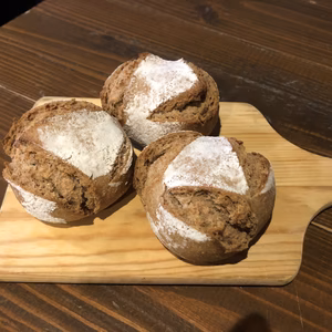 自然栽培スペルト小麦（全粒粉）100%使用の丸パン