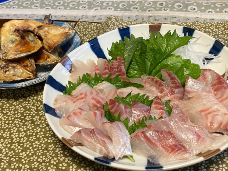 春 夏までが旬 イサキ 内蔵ウロコ取り イワシの舞う島で育てためでたい魚 農家漁師から産地直送の通販 ポケットマルシェ