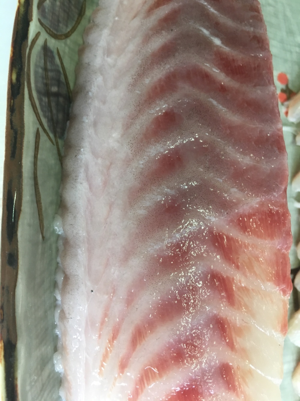 オナガグレ クロメジナ 丸のまま イワシの舞う島で育っためでたい魚 有限会社 結城水産 農家漁師直送のポケットマルシェ