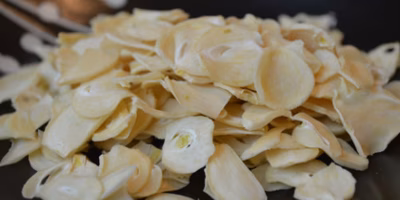 【開発裏話】水で戻すだけで、名産地田子の味を堪能できる「にんにくスライス」