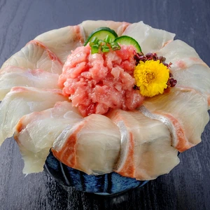 みやびブランド三種海鮮丼セット(鯛・鮪・勘八)