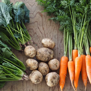 期間限定！葉付き人参と肉厚なのに柔らかいほうれん草と秋じゃがいも