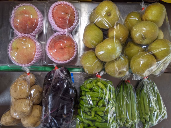 オクラ、シシトウ、ジャガイモ、ナス、桃、梨