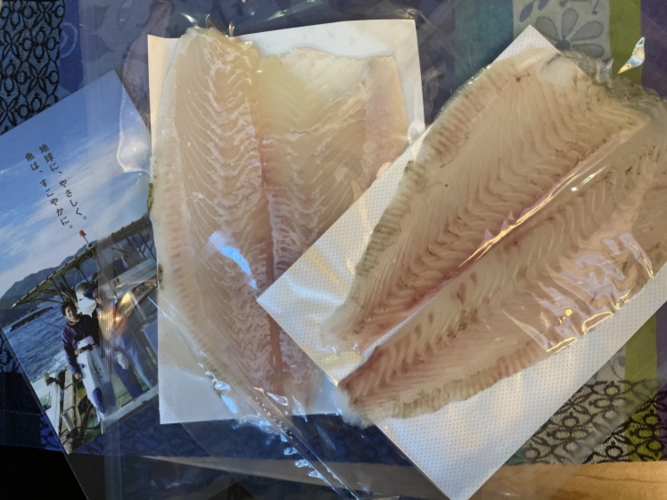 刺身用ひらめ柵身 エンガワ付きの皮なし半身 2 河内369式養殖 ヒラメ 農家漁師から産地直送の通販 ポケットマルシェ
