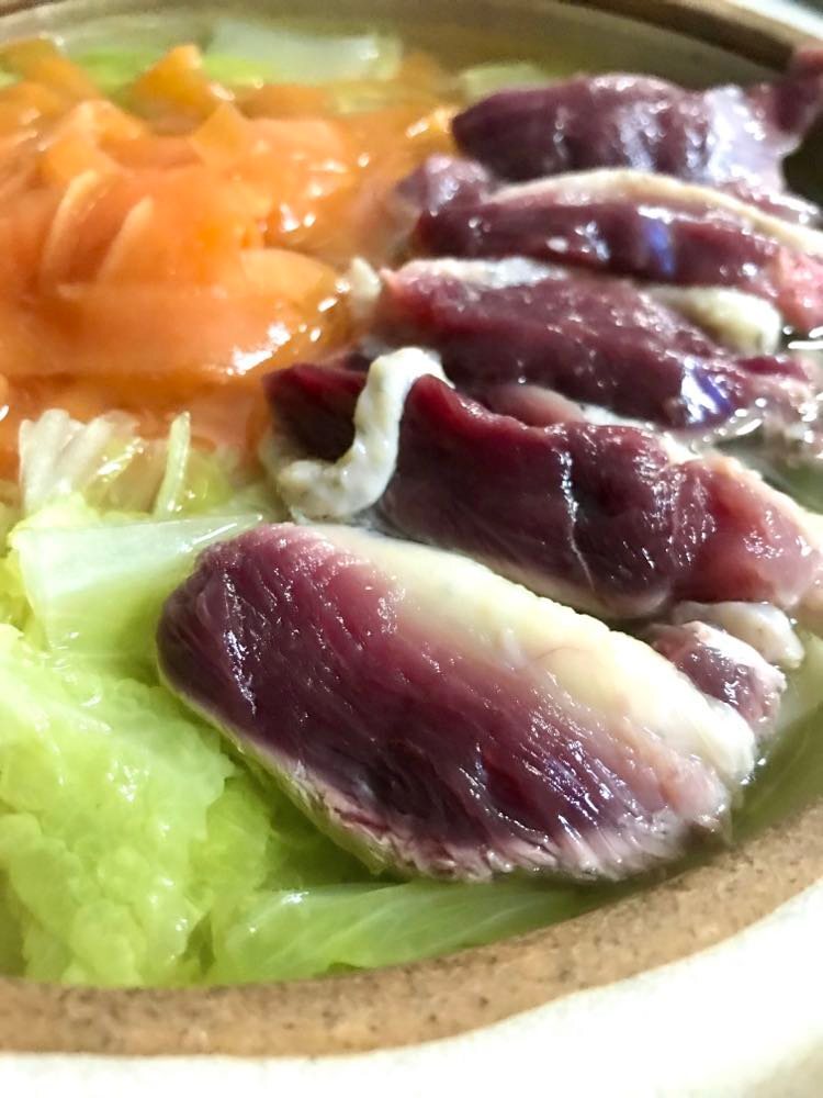 田んぼで健康的に育った合鴨のお肉と合鴨ガラ 1パック(700〜799g)