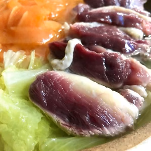 田んぼで健康的に育った合鴨のお肉と合鴨ガラ