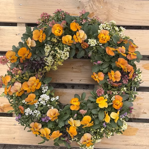 お任せビオラ&季節のお花の寄せ植えリース３５センチ