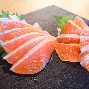 脂のってます！雄勝の銀鮭（刺身用と焼き用のセット）