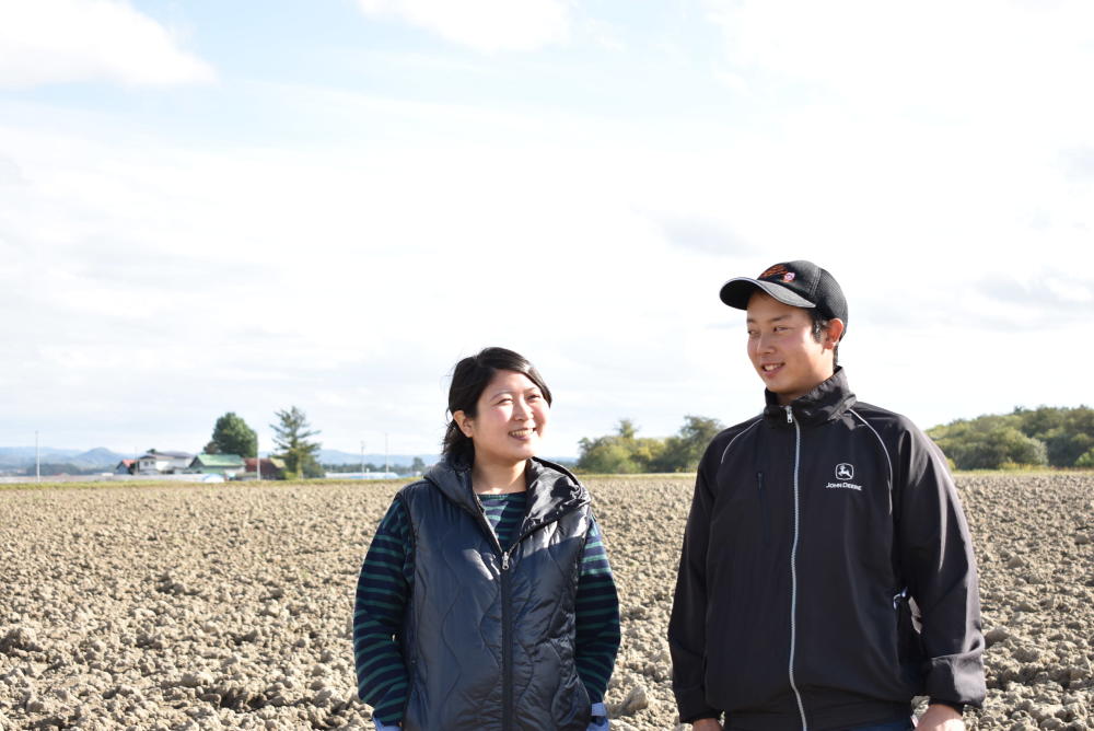 北海道はでっかいどー！新婚玉ねぎ農家さんに玉ねぎと馴れ初めのアレコレを聞いてきました。 | 農家漁師から産地直送の通販 ポケットマルシェ