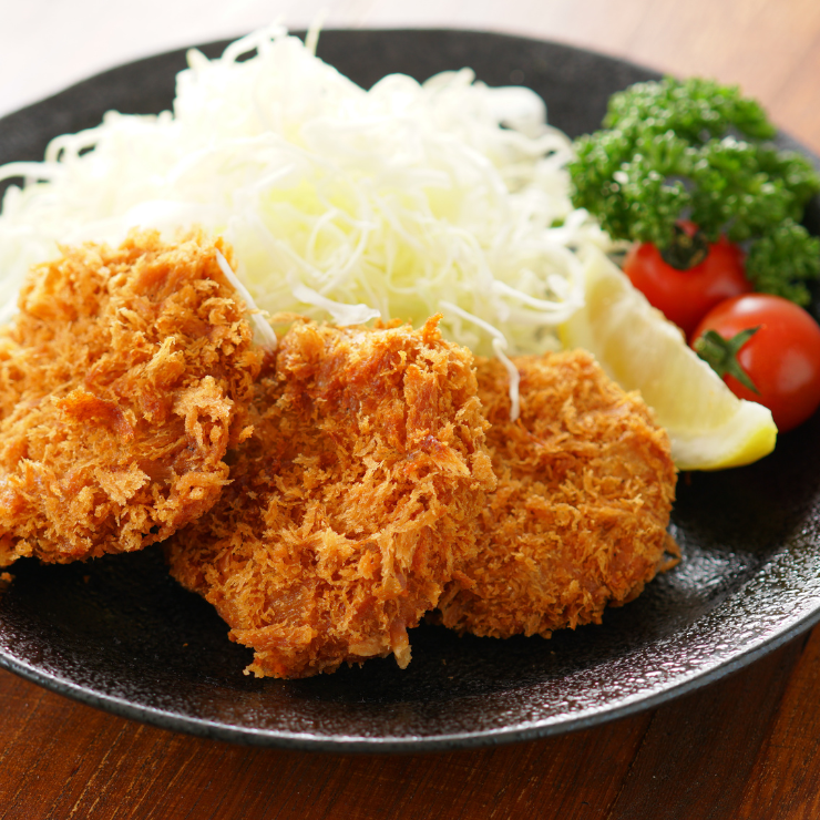 白金豚メンチカツ55g×10個(550g)スタッフの手ごねメンチ,白金豚100% 白金豚メンチカツ55g×10個(550g)※お客様に揚げていただく商品です