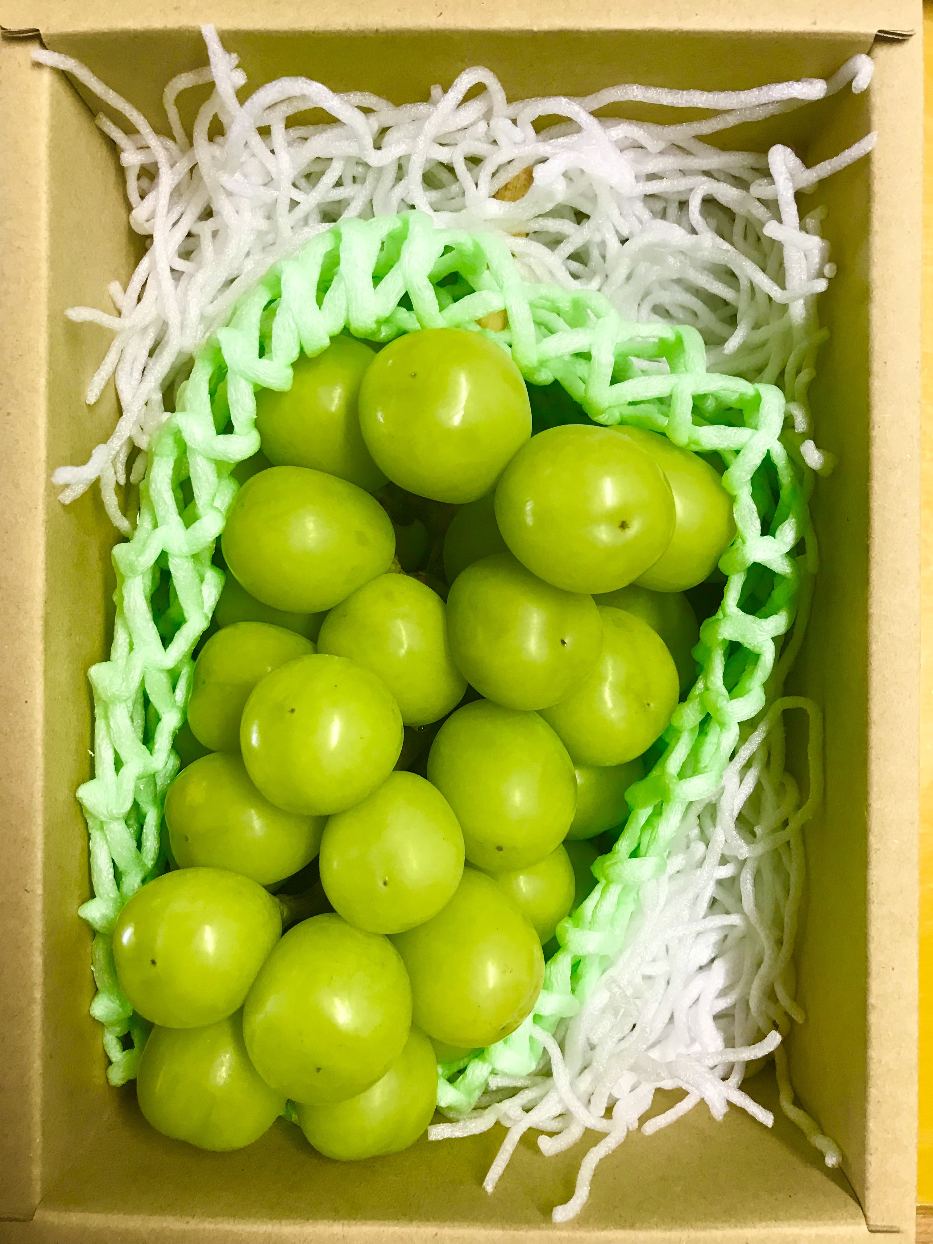 冷蔵便】シャインマスカット《小箱》1房550-700g｜ぶどうの商品詳細