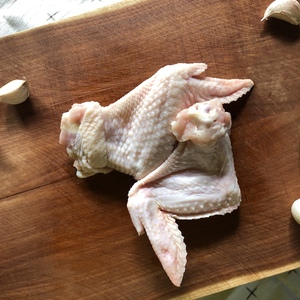 【唐揚げ、煮物に】久米島赤鶏手羽１キロ