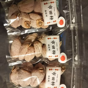 南信州市田柿750g(250×3)厳選したものを詰めています。