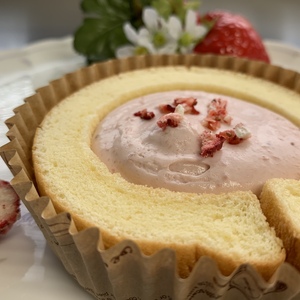 お試し2個セット♡夏はアイスケーキで！いちごたっぷりムースクリームのロールケーキ