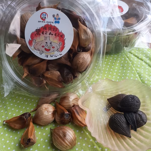 熟成黒にんにく（自家製有機にんにく使用）