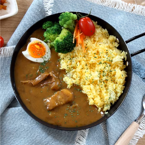 大きなお肉がゴロッと入った　元気豚カレー　200ｇ　【411】