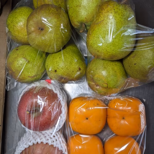 柿とりんごとラ・フランス