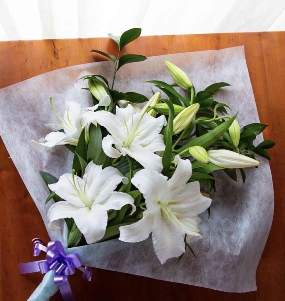 女王の名にふさわしい風格と気品 カサブランカ ギフトセット 送料込 農家漁師から産地直送の通販 ポケットマルシェ