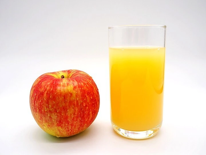 完熟りんご・完熟山ぶどうを100％ジュースに！1,000ml・900ml各1本