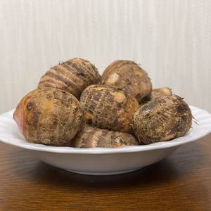 ☆ほくほく食感が魅力！赤芽里芋（セレベス）2Kg（子芋1.5kg、親芋0.5kg