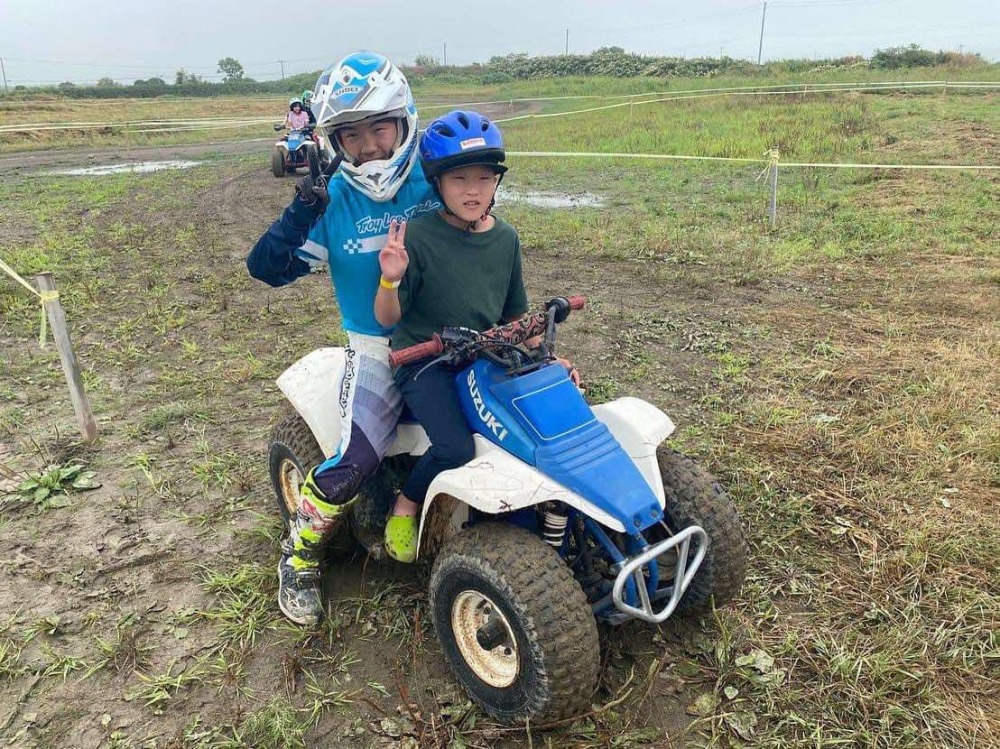 プロレーサーとバギー乗車体験