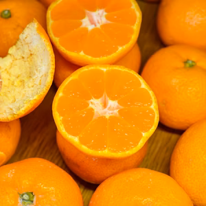 〔食感△味◎〕酸味と甘味のバランスがいい、味の濃いみかんです♪（晩生みかん）