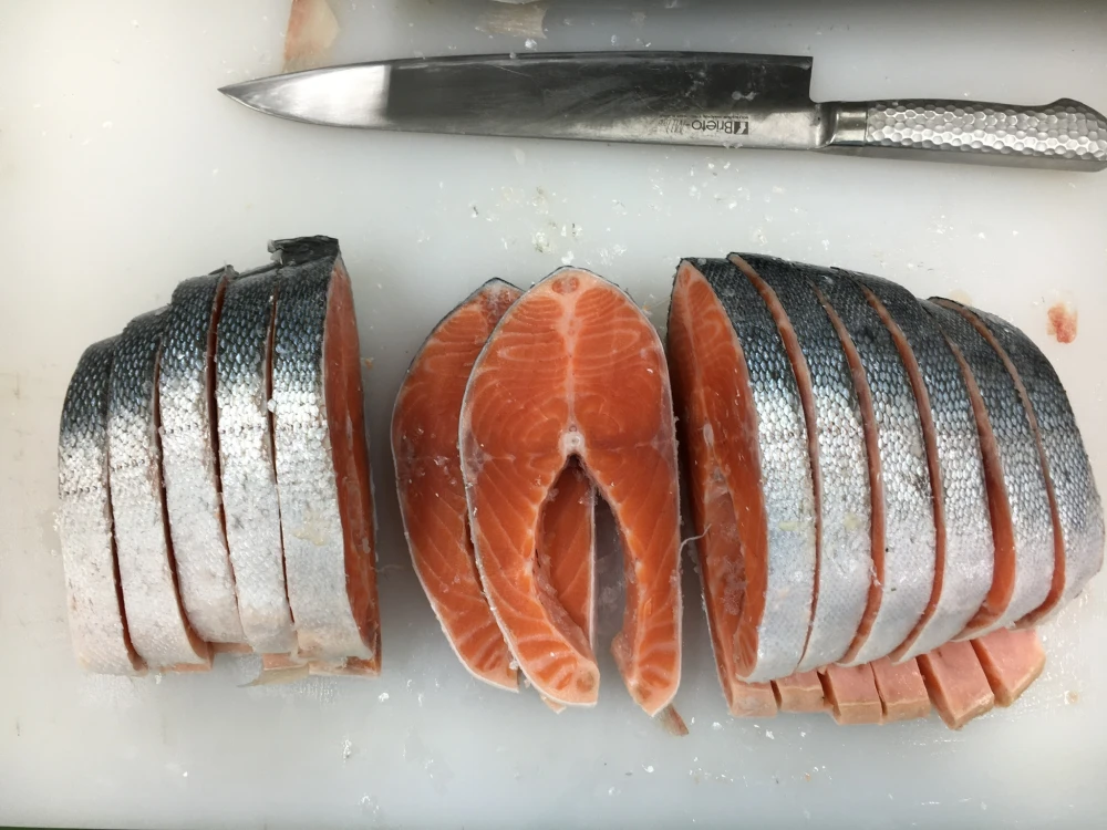 【深浦サーモン】断面切り（約180ｇ/切×4袋～）