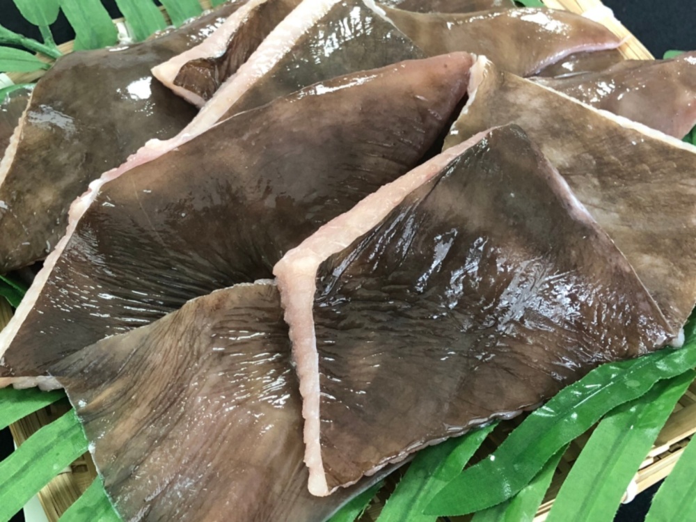 北海道宗谷産 真かすべ皮付き切身1kg 農家漁師から産地直送の通販 ポケットマルシェ