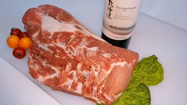 旭山ポーク カタロースブロック生肉 1.0 kg　WLD　三元交配豚