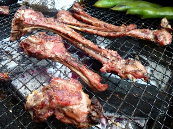 【希少！猪骨付肉入り】猪ソーセージ+BBQ用猪肉セット