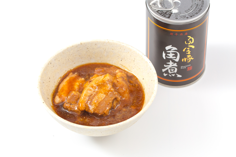 贅沢角煮缶[白金豚プラチナポーク]バラ肉をふんだんに使用。単品 1缶 固形量250g(内容総量420g)