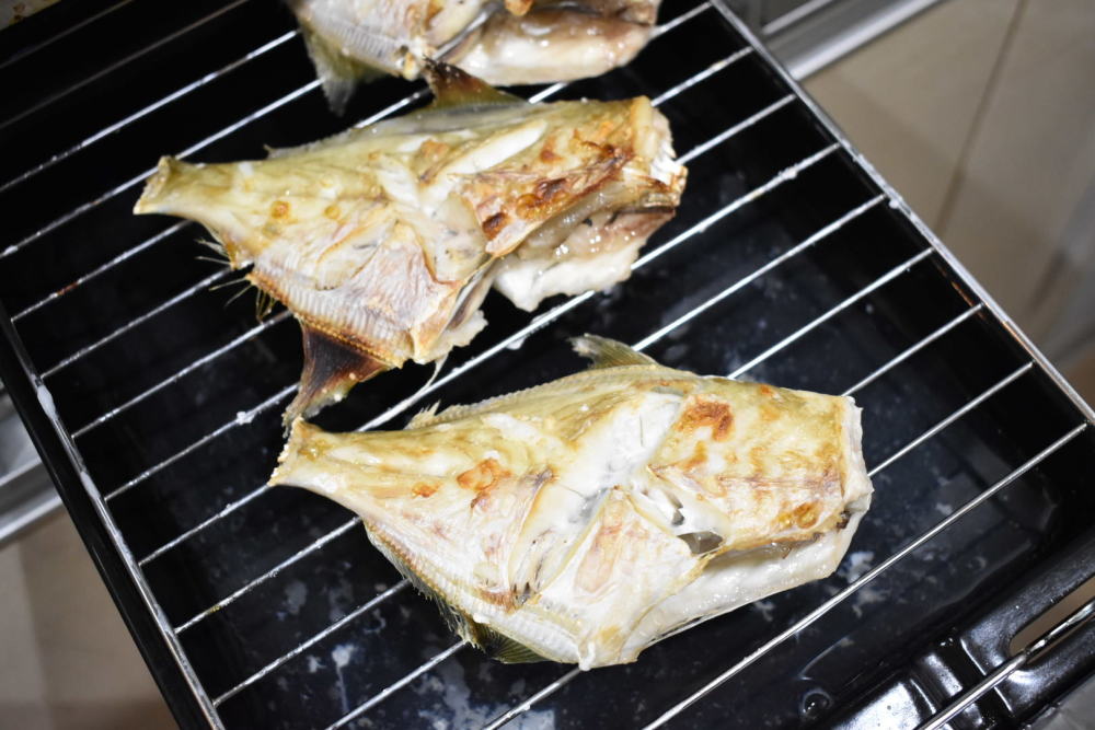 お魚が脱いだ 塩焼きから肝醤油まで 秋田の鮮魚三種を食べ比べ 農家漁師から産地直送の通販 ポケットマルシェ