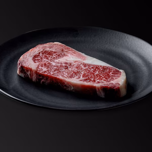 放牧黒毛和牛の八崎牛の熟成サーロインステーキ
