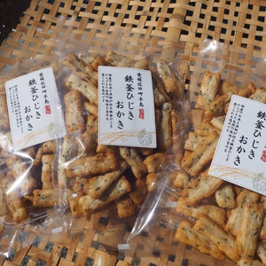 国産のお米と鉄釜ひじきからできた "鉄釜ひじきおかき" 70g×3袋