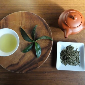 おまけ付♡春緑茶【月の雫】お徳用３００ｇ！普段使い・農薬不使用お茶