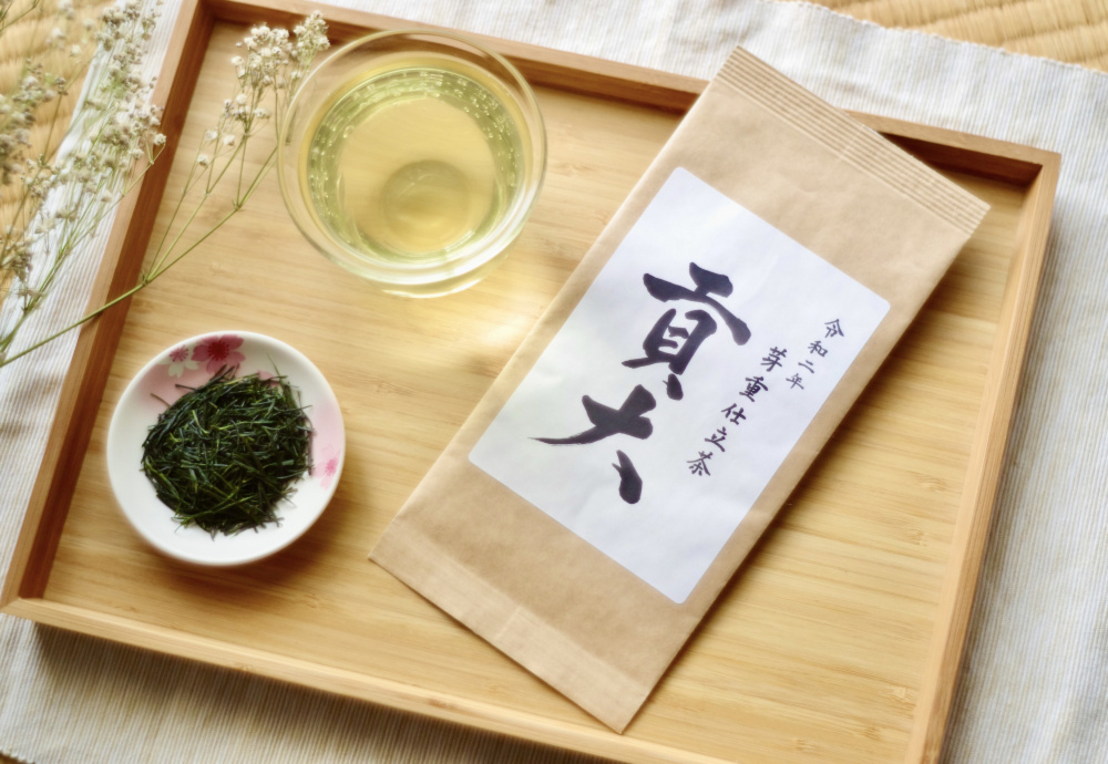 お試しサイズ 令和2年新茶 高級品種さえみどりの被せ煎茶 貢大 10g 農家漁師から産地直送の通販 ポケットマルシェ