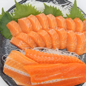 【青森サーモン】フィレ、お頭、中落ち付背骨セット